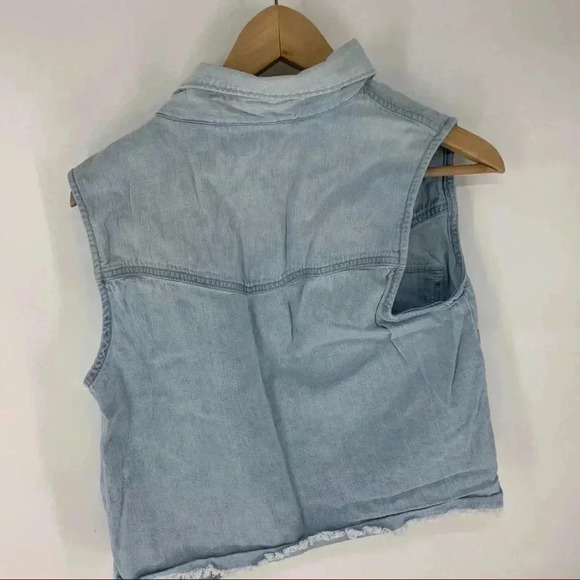Levi’s sleeveless lightweight chambray Maddie vest - Picture 8 of 12